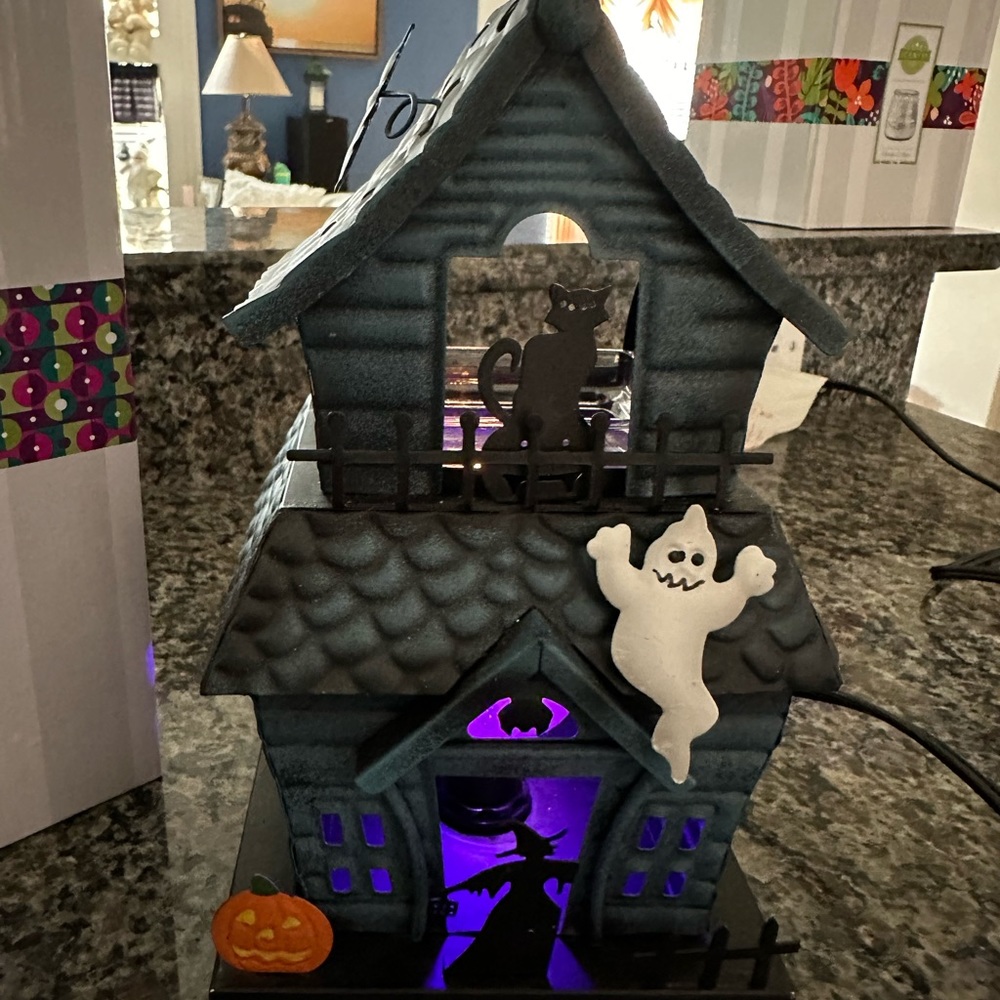 Scentsy Haunted House warmer